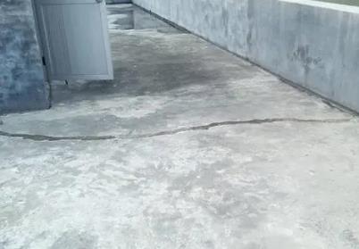 云霄楼顶漏水维修公司分享下如何解决卫生间隐蔽部位漏水的问题?